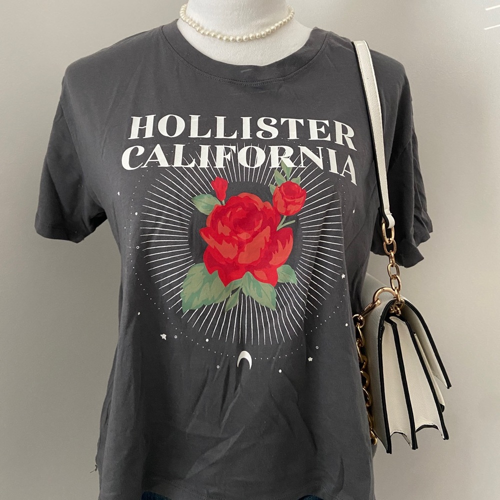 Brand: Hollister 
Size: M
Color: Gray
